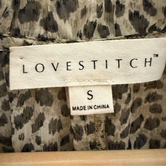 Elegant Black Long Sleeve Dress with Lace Details - Picture 7 of 13